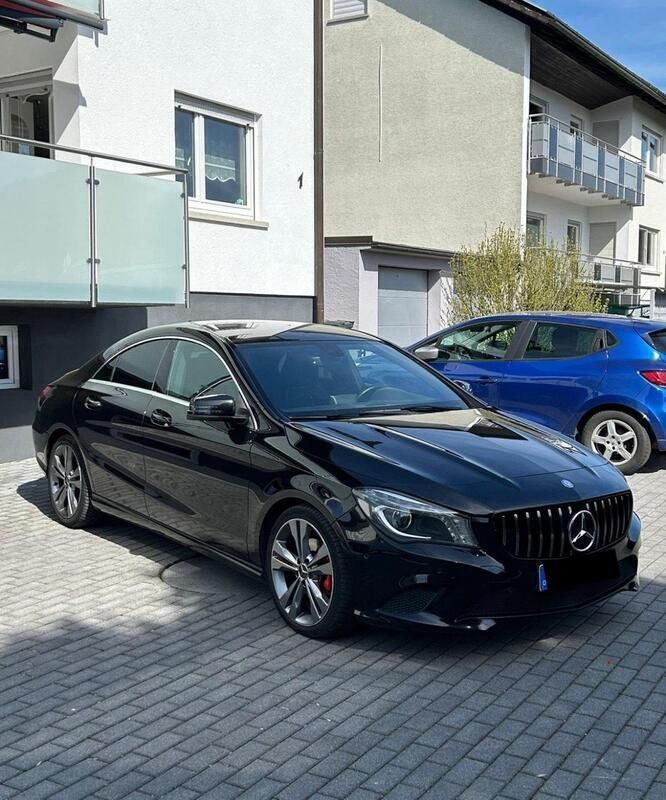 Schwarz Gebraucht 2013 Mercedes CLA180 Limousine | 13.000 € (Etwas zu teuer) - Bild 1/4