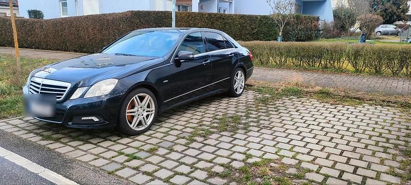 Gebraucht Mercedes E350 234 PS (172 kW) 2009 Schwarz Limousine