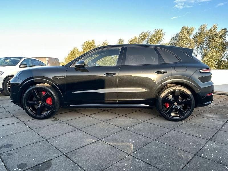 Gebraucht Porsche Cayenne Turbo E-Hybrid 600 PS (441 kW) 2025 Schwarz SUV