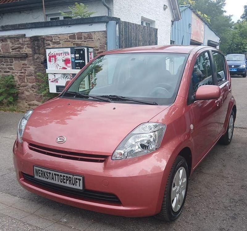 Rot Gebraucht 2005 Daihatsu Sirion Kleinwagen | 3.599 € (Teuer) - Bild 1/4