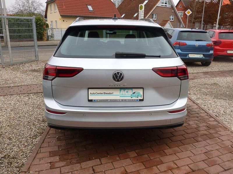 Gebraucht VW Golf VIII Life 131 PS (96 kW) 2021 Silber Kombi