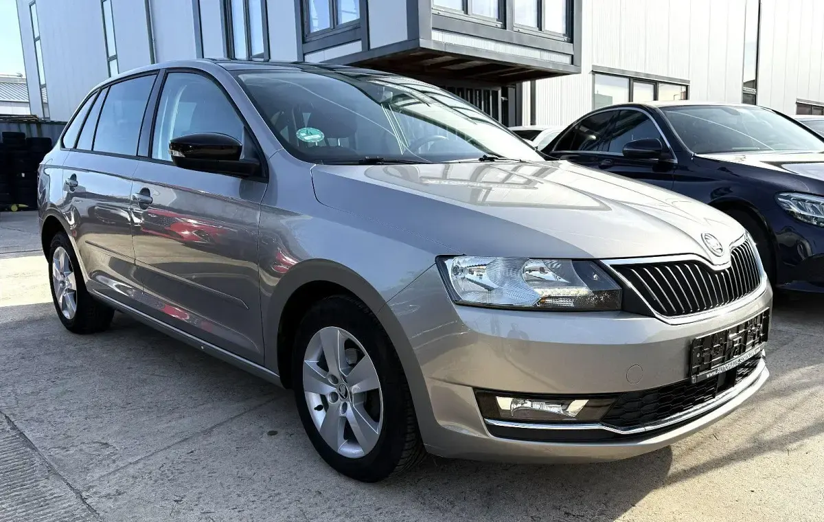 Gebraucht Skoda Rapid 90 PS (66 kW) 2017 Grau Kleinwagen
