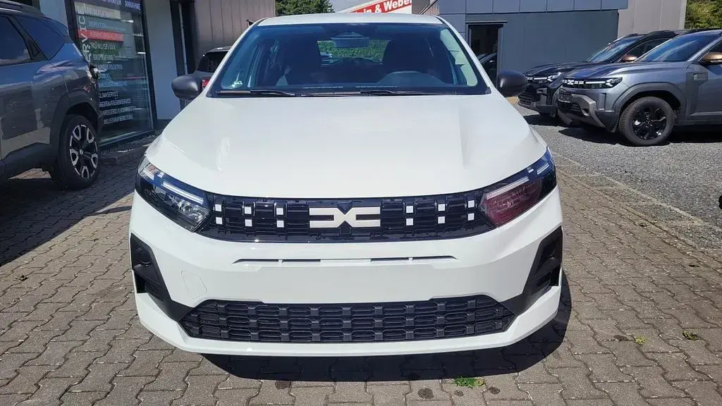 Neu Dacia Sandero 101 PS (74 kW) 2026 Weiß Limousine