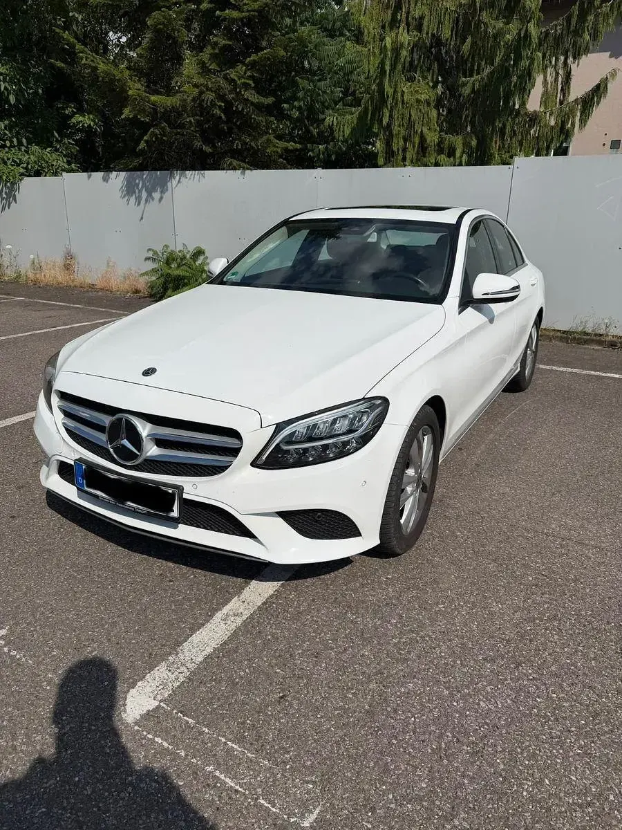Gebraucht Mercedes C180 156 PS (114 kW) 2019 Weiß Limousine