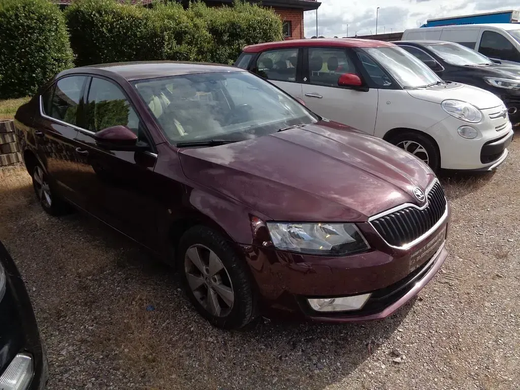 Gebraucht Skoda Octavia Elegance 179 PS (131 kW) 2013 Rot Limousine