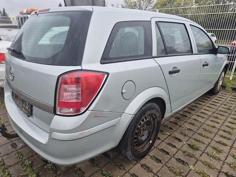 Second-hand Opel Astra 116 CP (85 kW) 2009 Argintiu Berlinǎ