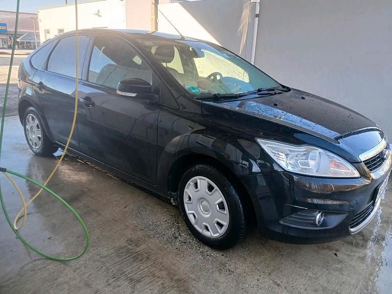 Schwarz Gebraucht 2009 Ford Focus Limousine | 990 € (Superpreis) - Bild 1/4