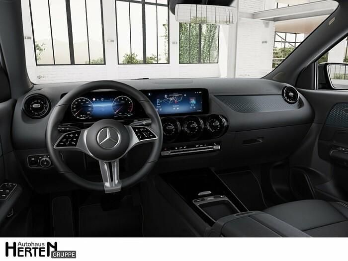 Gebraucht Mercedes GLA200 163 PS (119 kW) 2024 Unilack nachtschwarz SUV