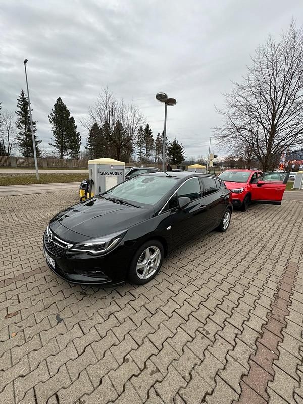 Schwarz Gebraucht 2018 Opel Astra Limousine | 10.700 € (Fairer Preis) - Bild 1/4