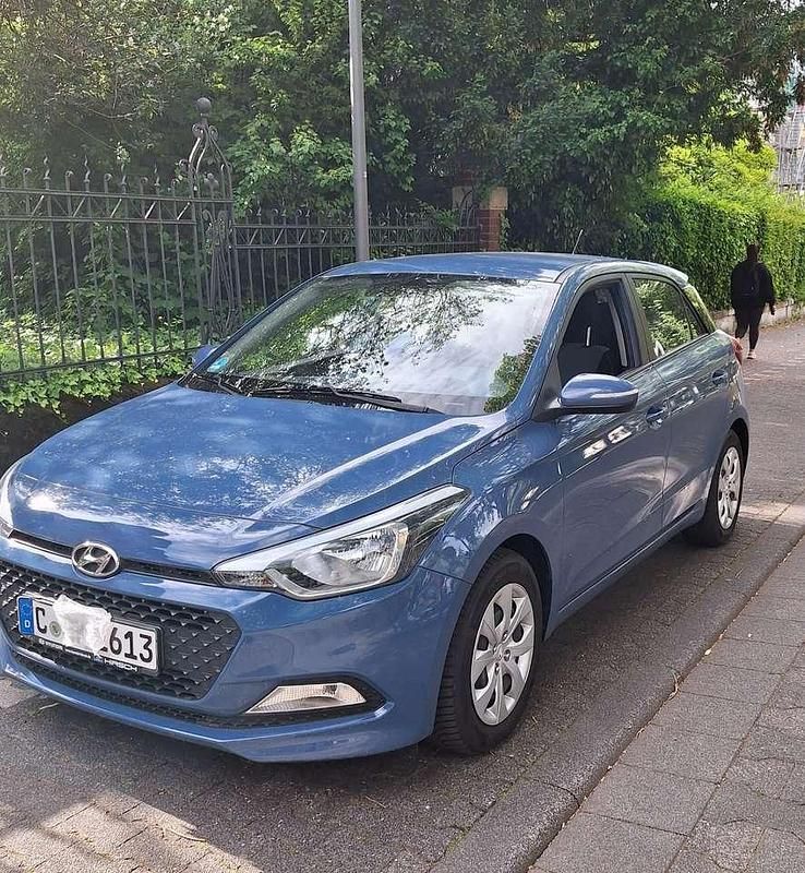 Blau Gebraucht 2018 Hyundai i20 Active Kleinwagen | 9.800 € (Fairer Preis) - Bild 1/4