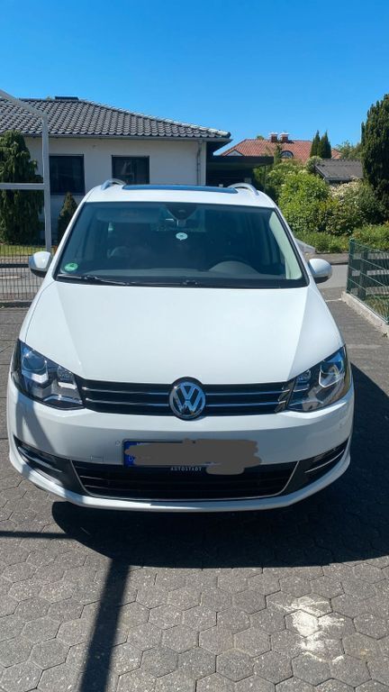 Weiß Gebraucht 2018 VW Sharan Comfortline Van / Kleinbus | 20.800 € (Fairer Preis) - Bild 1/4