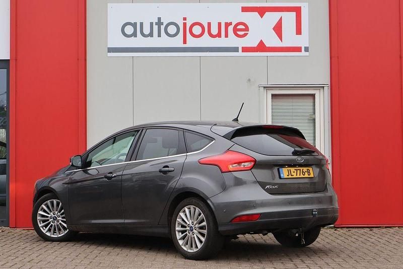 Gebraucht Ford Focus Titanium 120 PS (88 kW) 2016 Grau Limousine