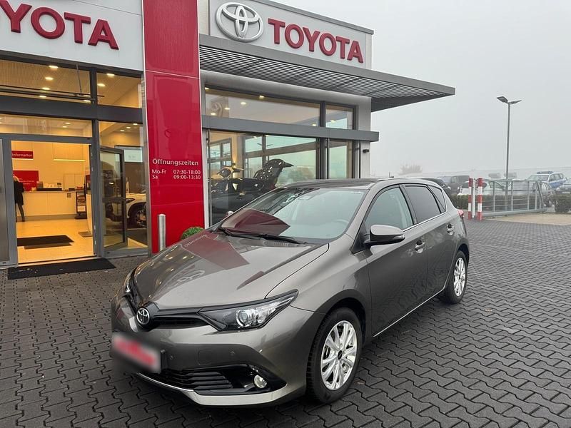 Gebraucht Toyota Auris Team 116 PS (85 kW) 2018 Braun Kombi
