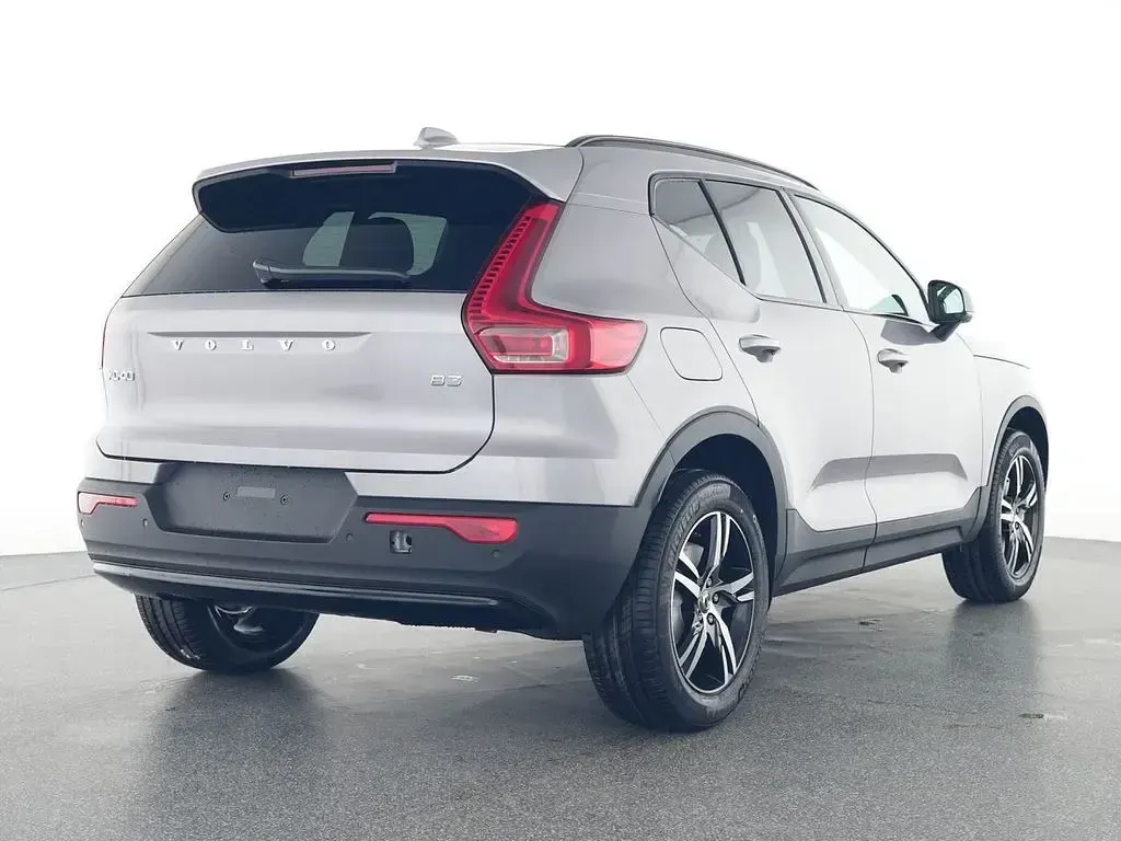 Gebraucht Volvo XC40 Plus 163 PS (119 kW) 2025 Aurora silver / metallic SUV