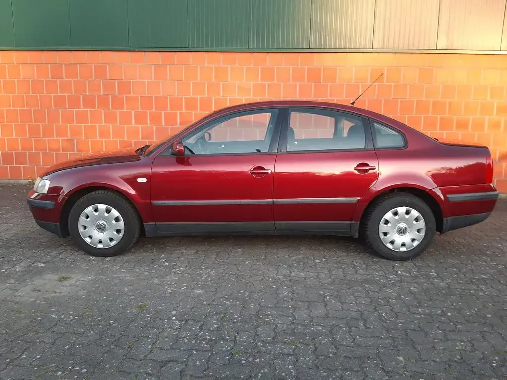 Gebraucht VW Passat 101 PS (74 kW) 2000 Rot Limousine