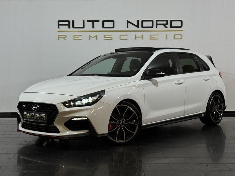 Weiß Gebraucht 2018 Hyundai i30 N Performance Limousine | 25.490 € (Etwas zu teuer) - Bild 1/4