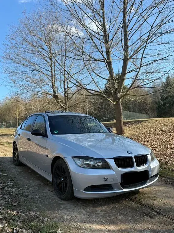 Gebraucht BMW 318 129 PS (94 kW) 2005 Silber Limousine