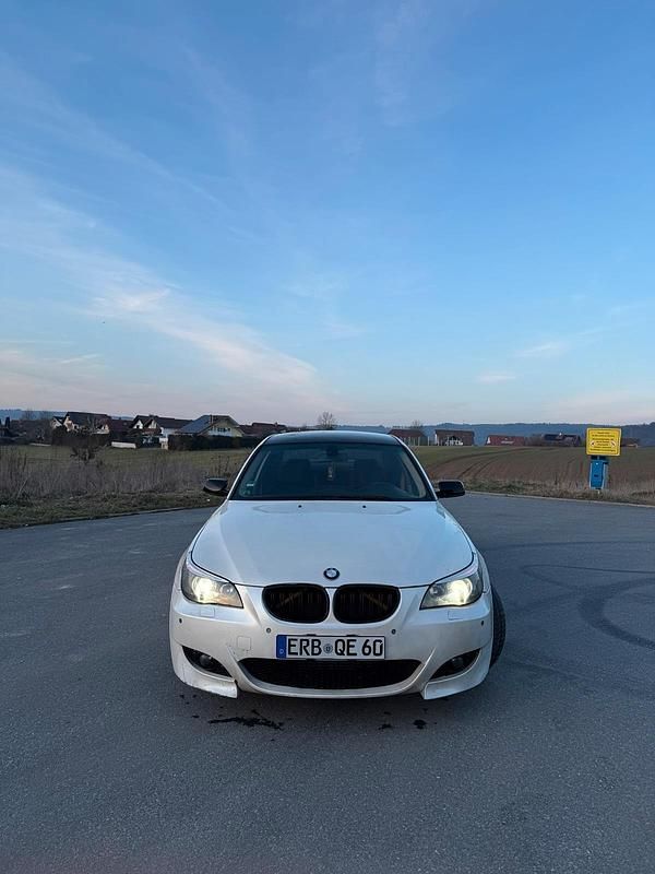 Gebraucht BMW 530 320 PS (235 kW) 2005 Weiß Limousine