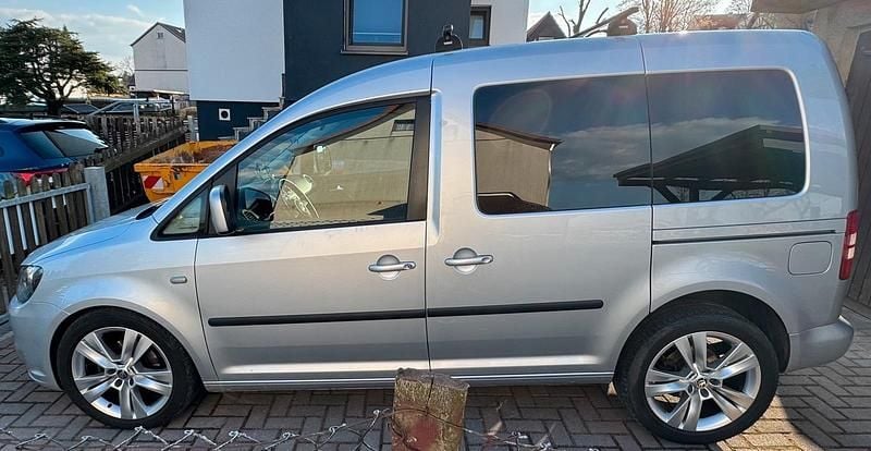 Gebraucht VW Caddy 105 PS (77 kW) 2011 Silber Van / Kleinbus
