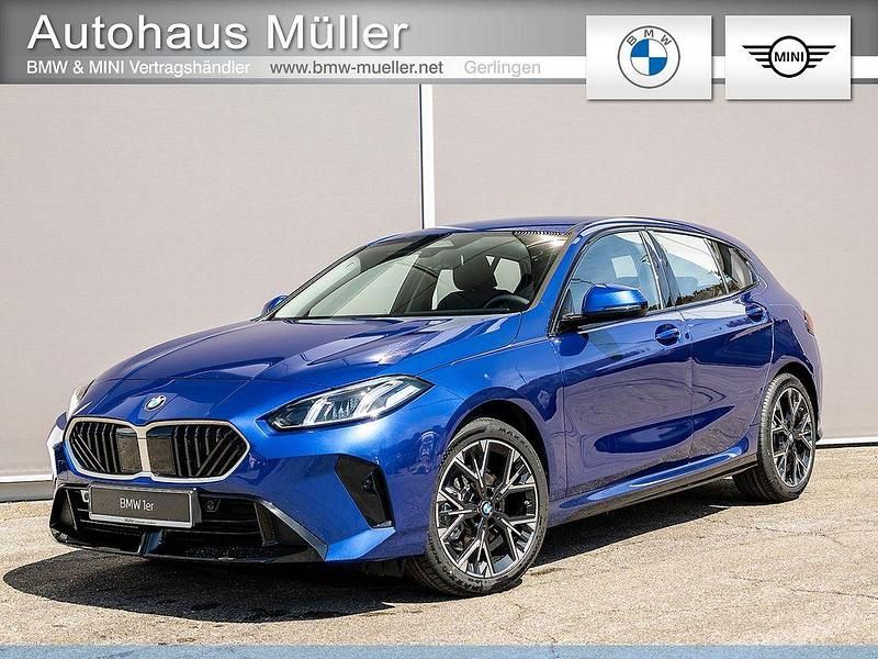Blau Neu 2025 BMW 120 M Sport Kleinwagen | 33.260 € (Superpreis) - Bild 1/4