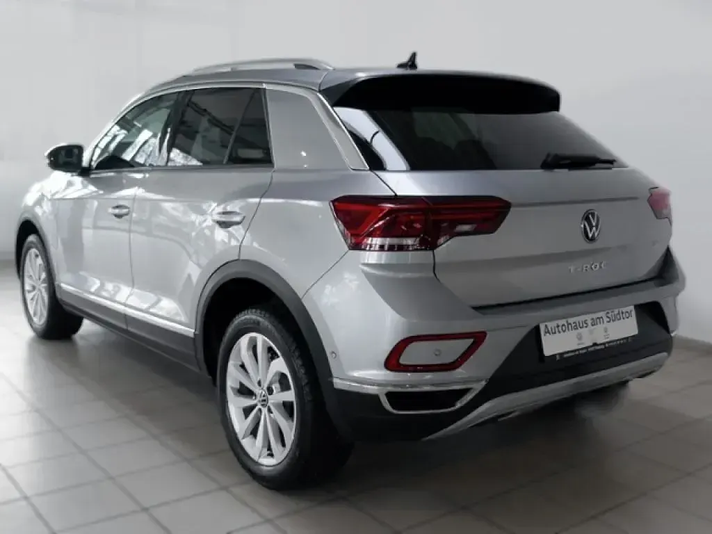Gebraucht VW T-Roc Style 150 PS (110 kW) 2024 Pyritsilber metallic (metallic) SUV