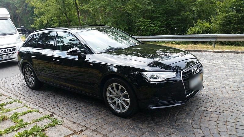 Gebraucht Audi A4 Basis 190 PS (139 kW) 2016 Schwarz Kombi