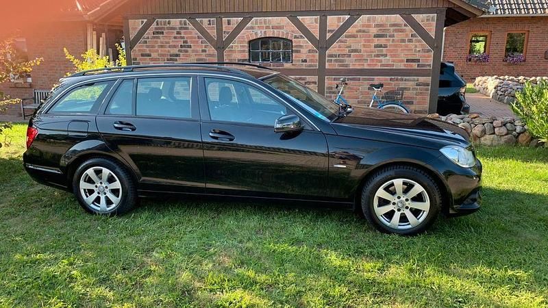 Schwarz Gebraucht 2011 Mercedes C200 Limousine | 6.990 € (Guter Preis) - Bild 1/4