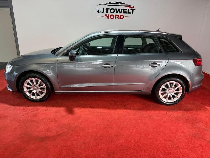 Gebraucht Audi A3 Attraction 110 PS (80 kW) 2015 Grau Limousine