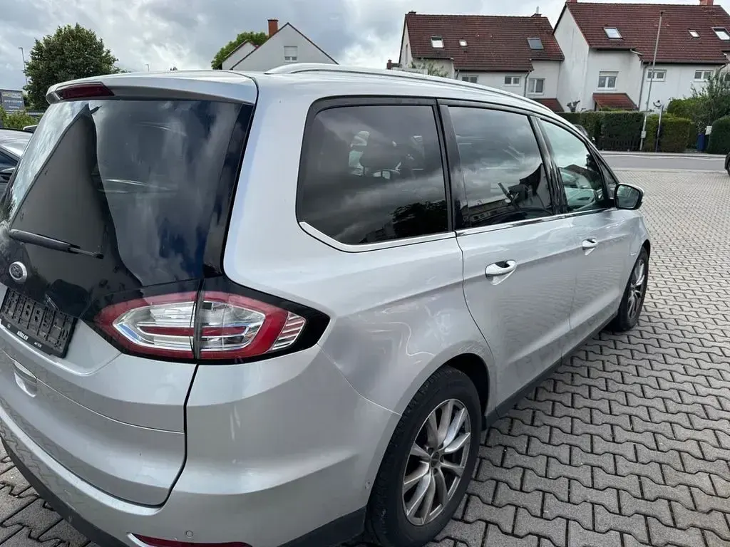 Gebraucht Ford Galaxy Titanium 150 PS (110 kW) 2017 Silber Van / Kleinbus