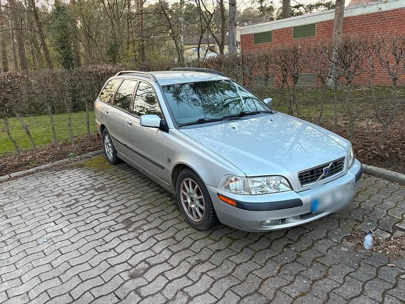 Second-hand Volvo V40 95 CP (69 kW) 2002 Argintiu Break