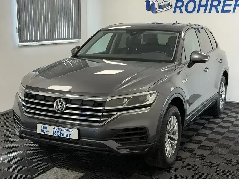 Gebraucht VW Touareg 231 PS (169 kW) 2019 Siliziumgrau metallic SUV