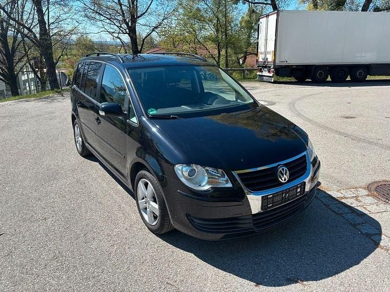 Second-hand VW Touran United 140 CP (102 kW) 2007 Negru Monovolum