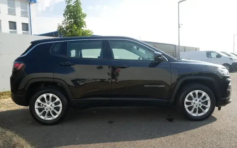 Gebraucht Jeep Compass Altitude 130 PS (95 kW) 2024 Schwarz SUV