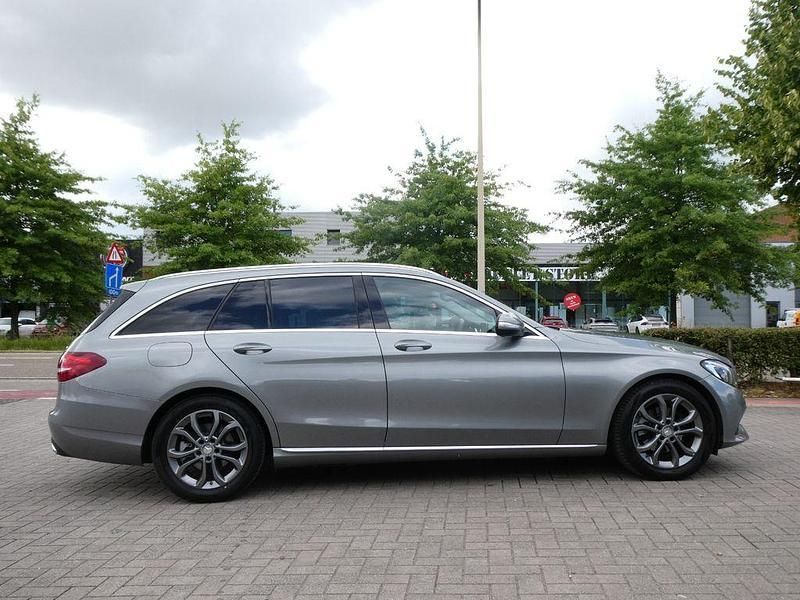 Grau Gebraucht 2016 Mercedes C180 Kombi | 8.833 € (Superpreis) - Bild 1/4