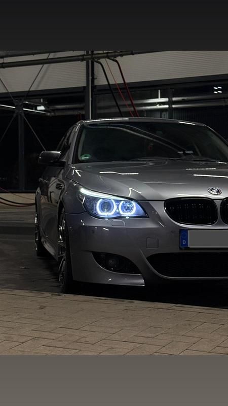 Gebraucht BMW 525 230 PS (169 kW) 2005 Grau Limousine