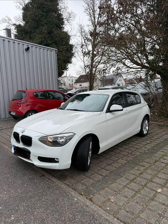 Gebraucht BMW 114 102 PS (75 kW) 2014 Weiß Kleinwagen
