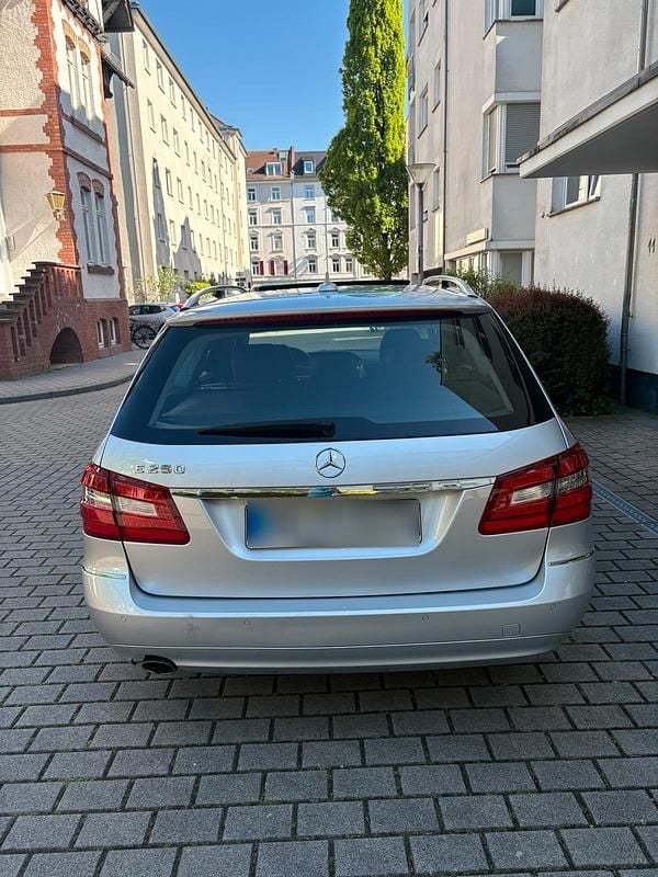 Second-hand Mercedes E250 Elegance 204 CP (150 kW) 2013 Argintiu Break