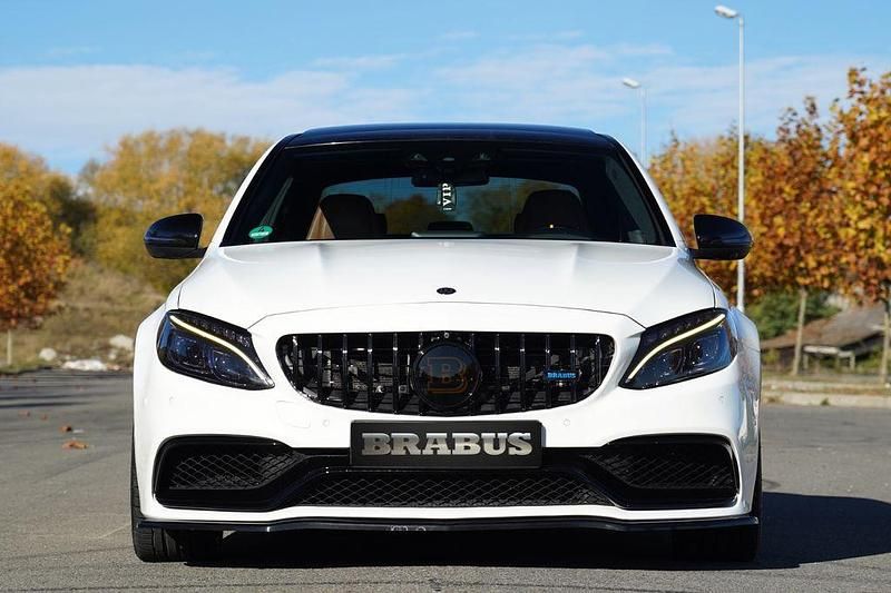 Weiß Gebraucht 2017 Mercedes C63 AMG AMG Limousine | 55.000 € - Bild 1/4