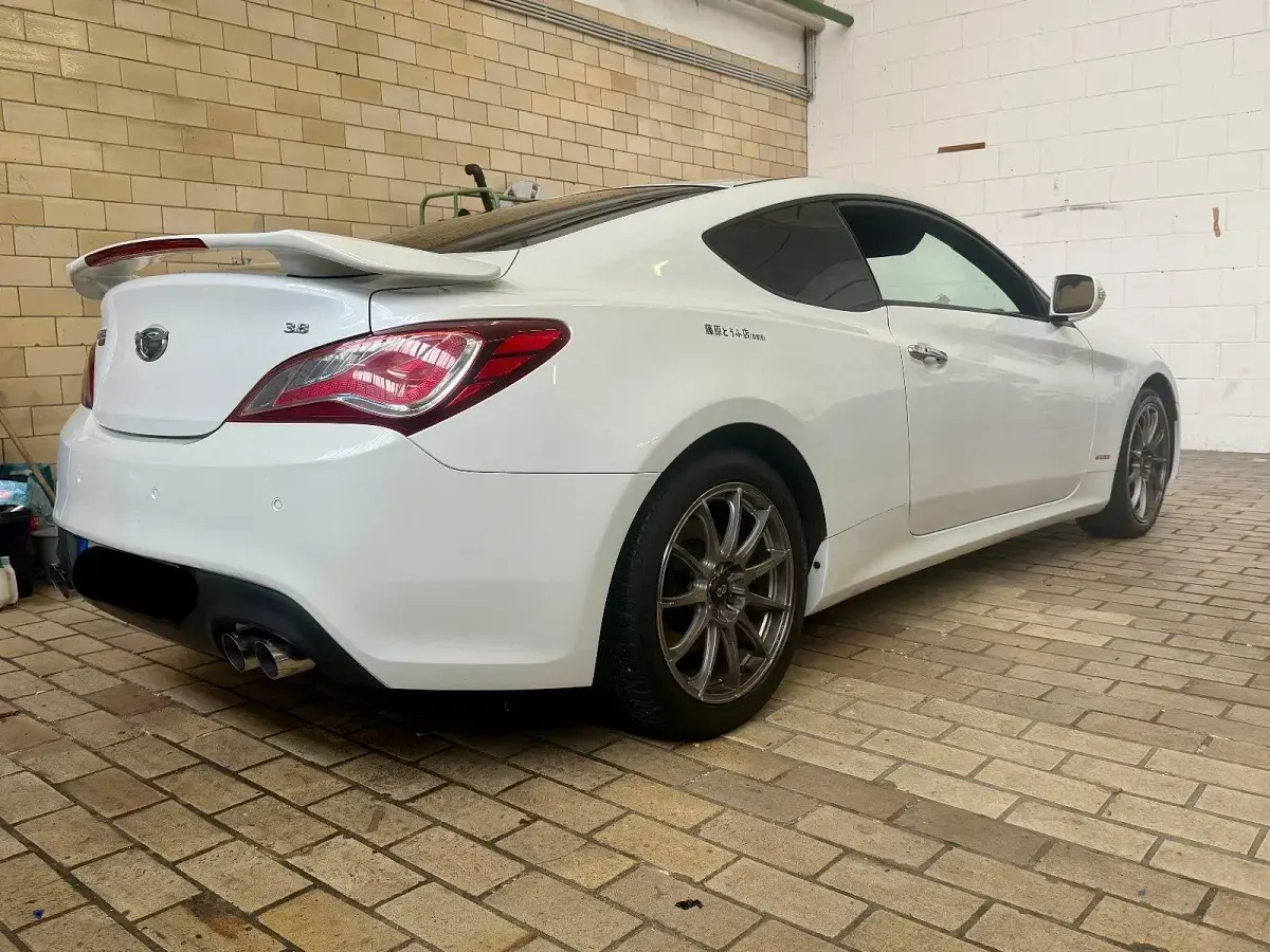 Second-hand Hyundai Genesis 347 CP (255 kW) 2014 Alb Berlinǎ