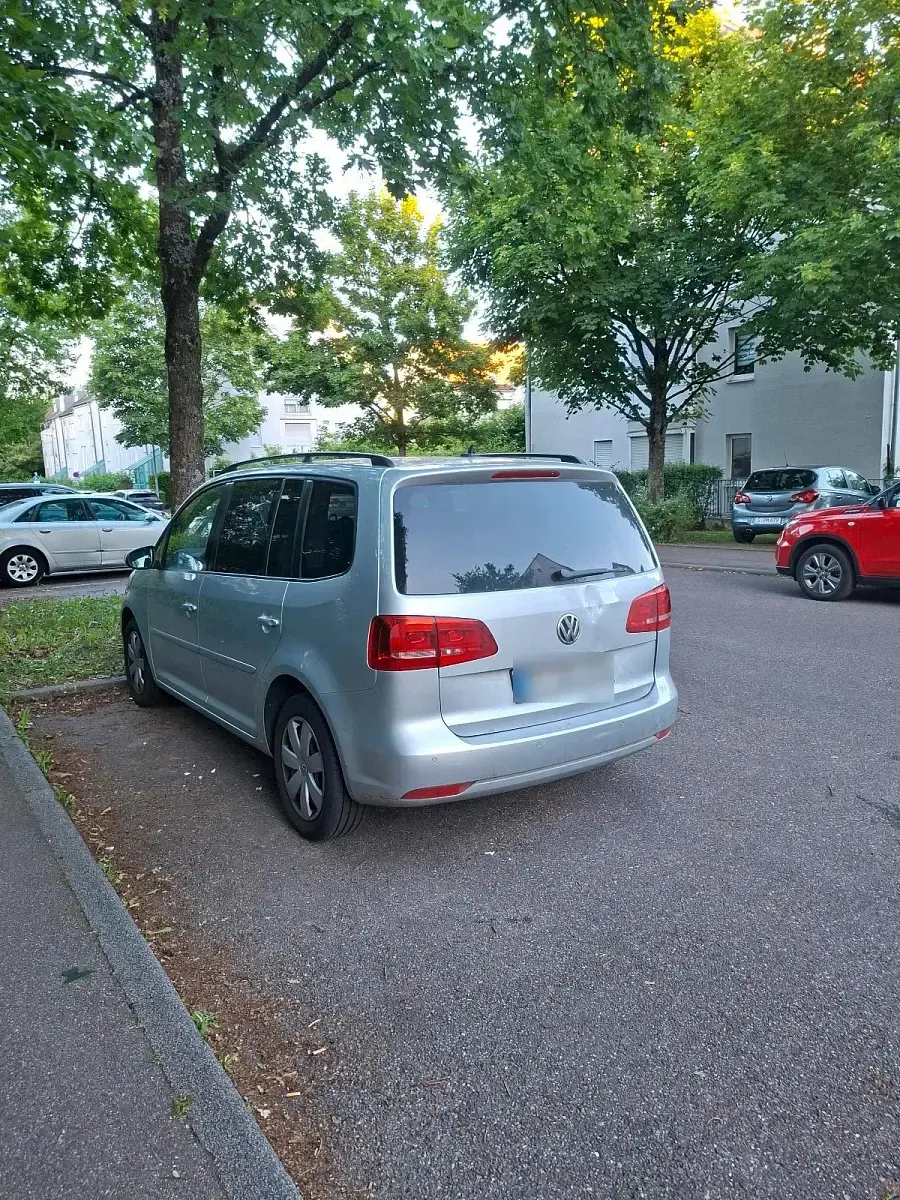 Gebraucht VW Touran 140 PS (102 kW) 2011 Silber Van / Kleinbus