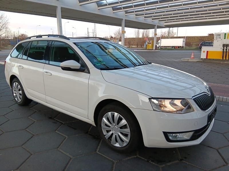 Weiß Gebraucht 2014 Skoda Octavia Kombi | 4.199 € (Superpreis) - Bild 1/4