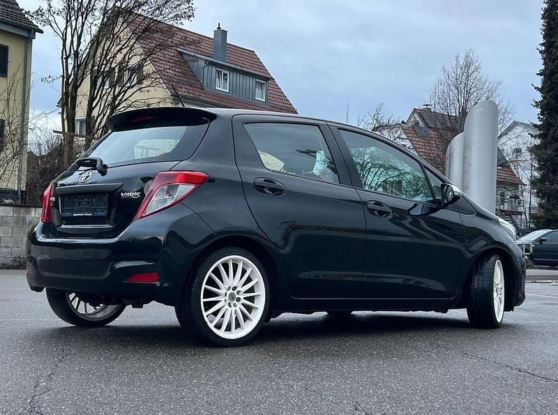 Gebraucht Toyota Yaris 99 PS (72 kW) 2012 Schwarz Kleinwagen