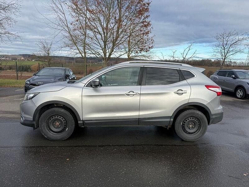 Gebraucht Nissan Qashqai 360º 163 PS (119 kW) 2015 Silver (m) SUV