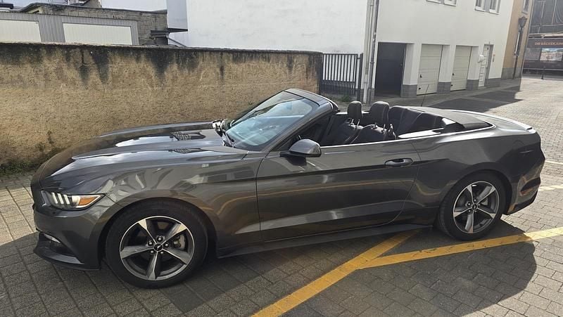 Second-hand Ford Mustang 305 CP (224 kW) 2015 Gri Cabrio