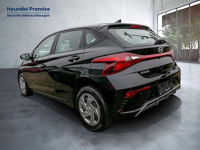 Gebraucht Hyundai i20 Select 101 PS (74 kW) 2024 Schwarz Kleinwagen