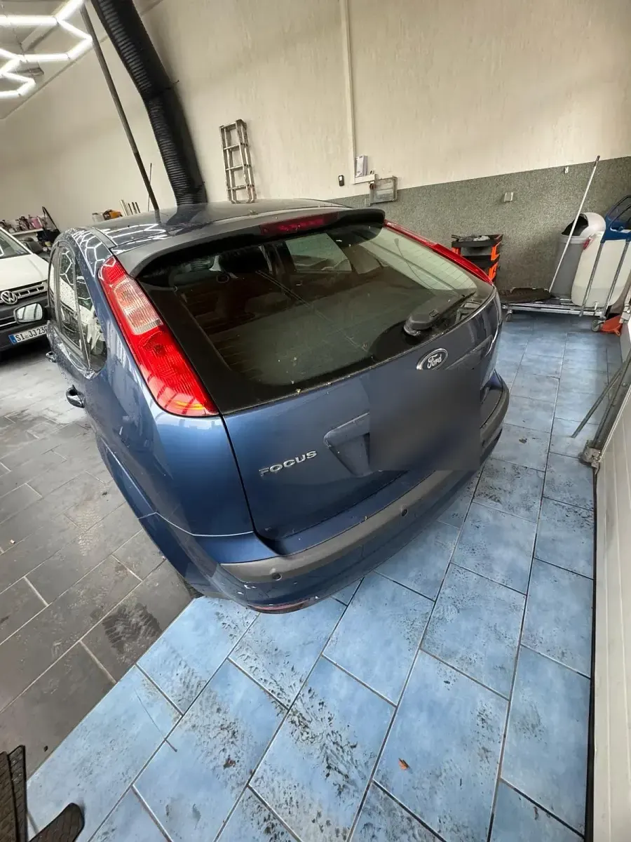 Gebraucht Ford Focus Ghia 101 PS (74 kW) 2005 Blau Limousine