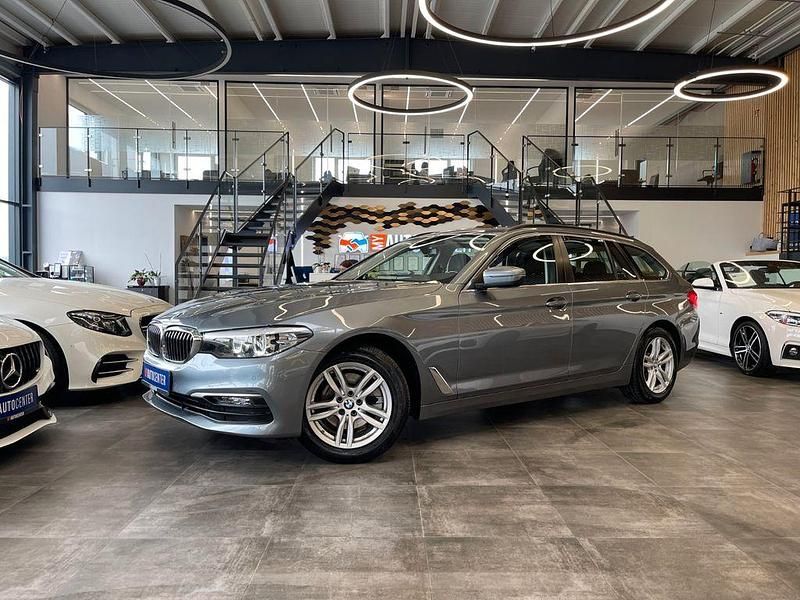 Blau Gebraucht 2019 BMW 520 Sport Line Kombi | 20.890 € (Superpreis) - Bild 1/4