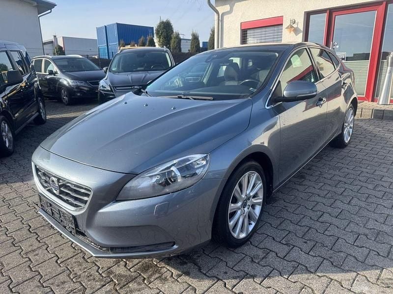 Gebraucht Volvo V40 Momentum 150 PS (110 kW) 2015 Grau Limousine