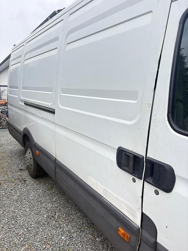 Gebraucht Iveco Daily 146 PS (107 kW) 2014 Weiß Van / Kleinbus