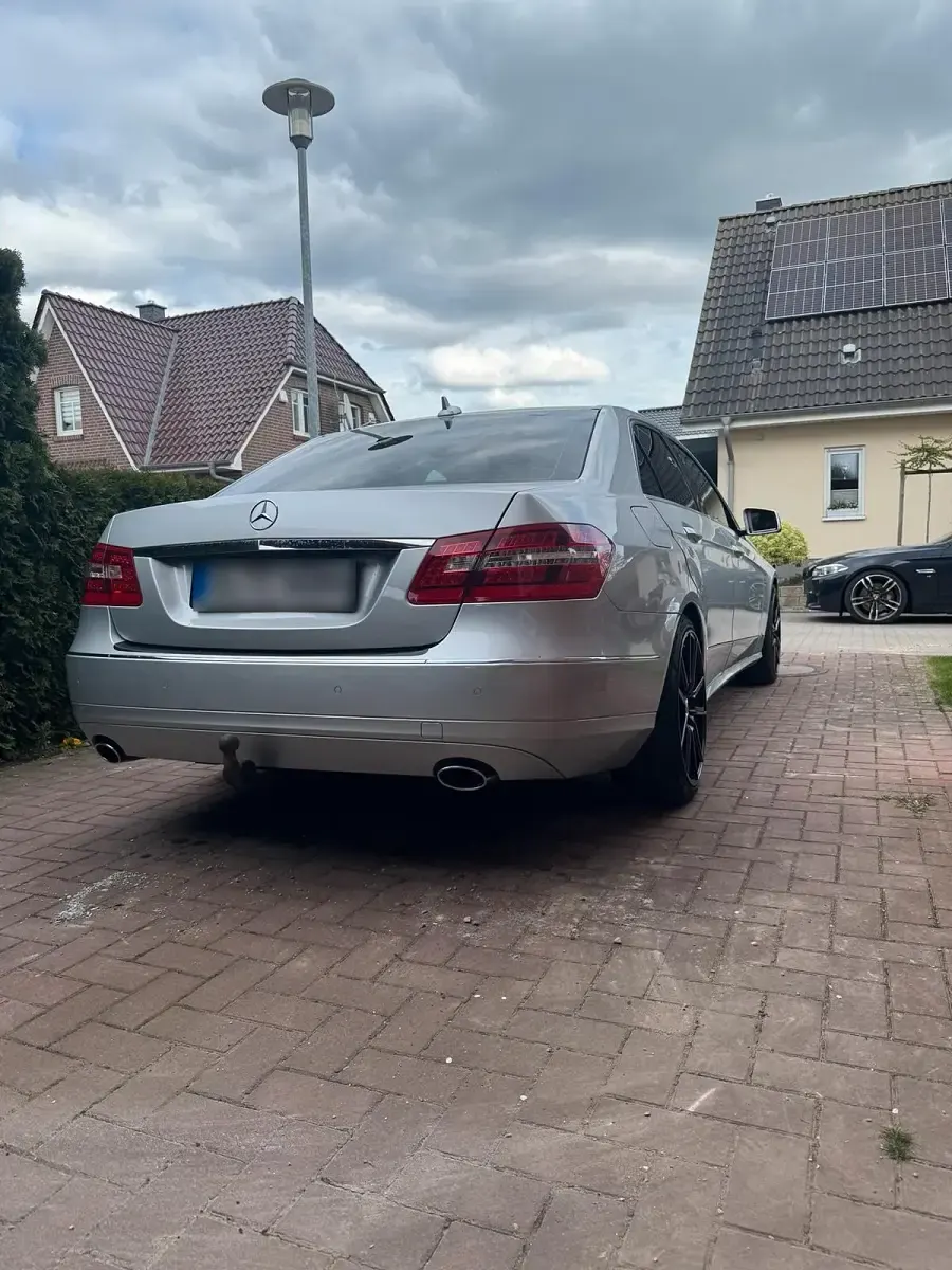 Gebraucht Mercedes E300 Avantgarde 231 PS (169 kW) 2011 Silber Limousine
